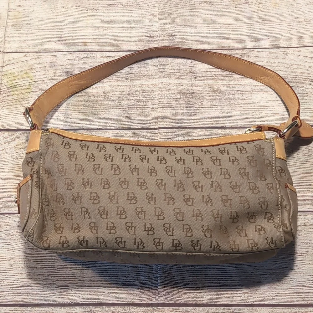 Dooney & Bourke Signature Light Brown Double Buckle Pockets Hobo Shoulder Purse - Picture 5 of 16